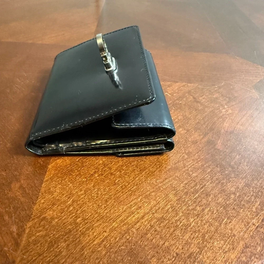 SALVATORE FERRAGAMO Vintage Black Leather Bifold Wallet Gancini Clasp AUTHENTIC‎